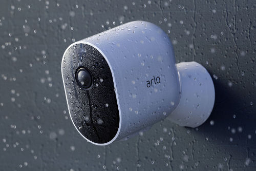鏡頭用上 IP65 防塵防水外殼，適合於戶外使用。