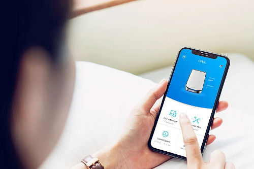 透過 NETGEAR Orbi 應用程式，就可以進行各種設定，支援家長管理模式，方便為子女的裝置設定連線規限。