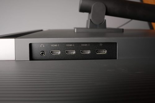 顯示器備有 3 個 HDMI 輸入，用家可以同時連接多個影像裝置，在工作時更加靈活。